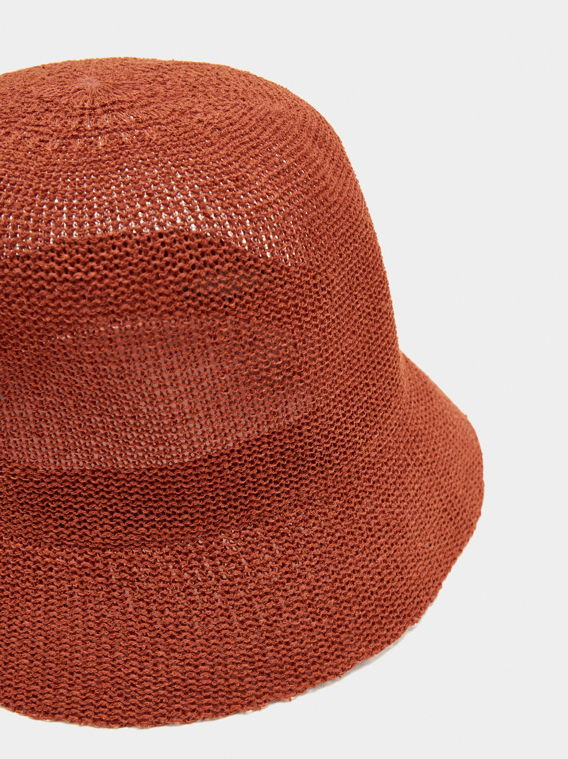 Cappello a secchiello in maglia