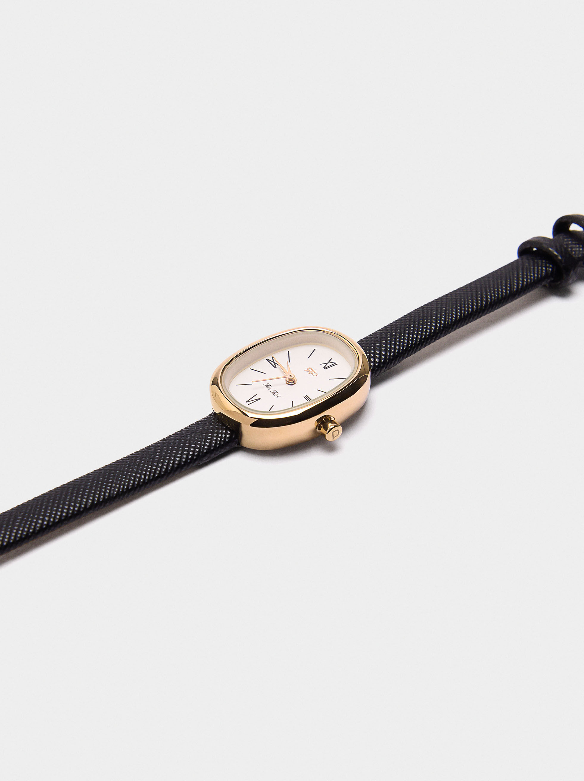 Orologio ovale con cinturino a texture