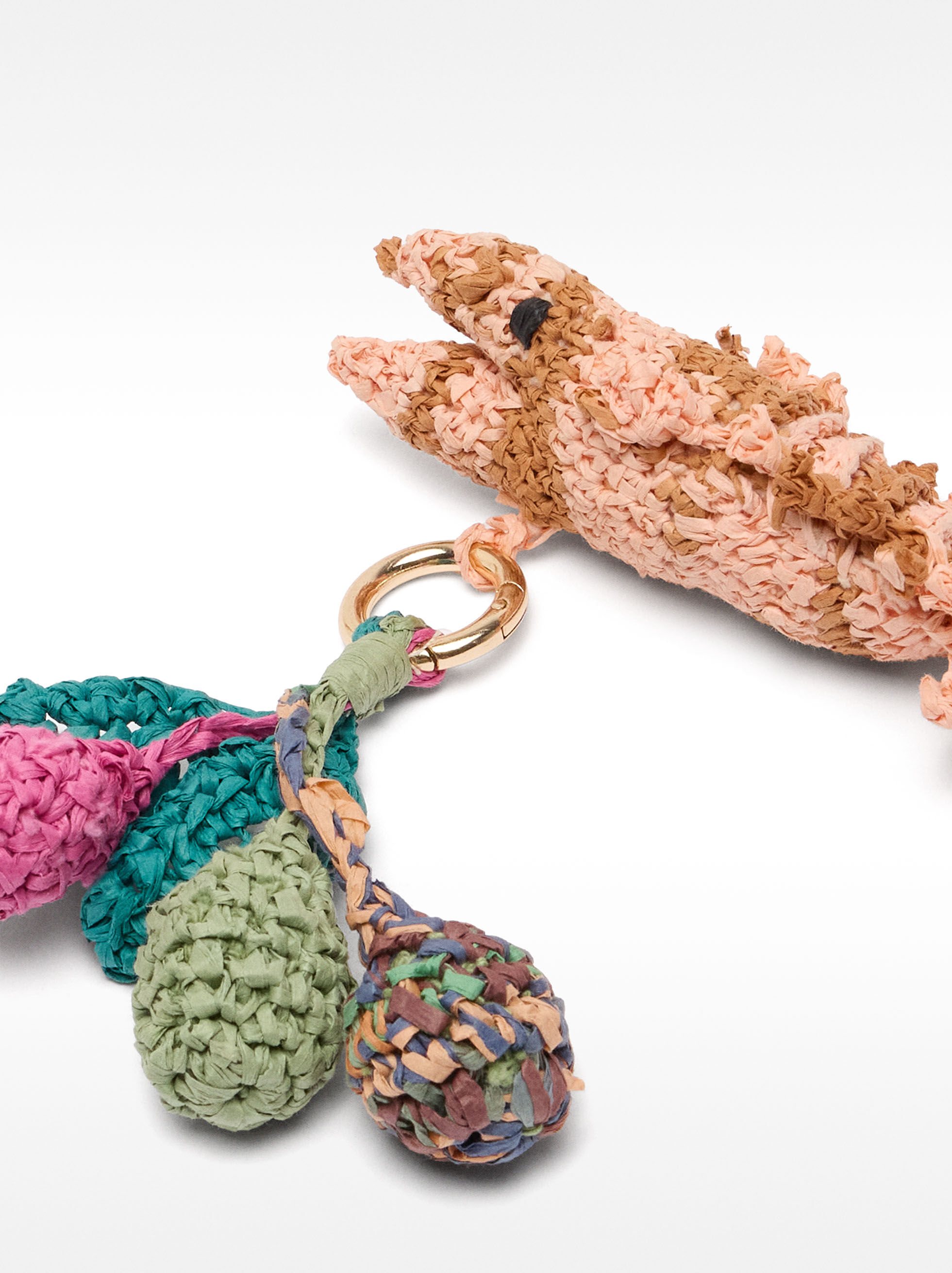 Portachiavi charm pesce in rafia multicolore