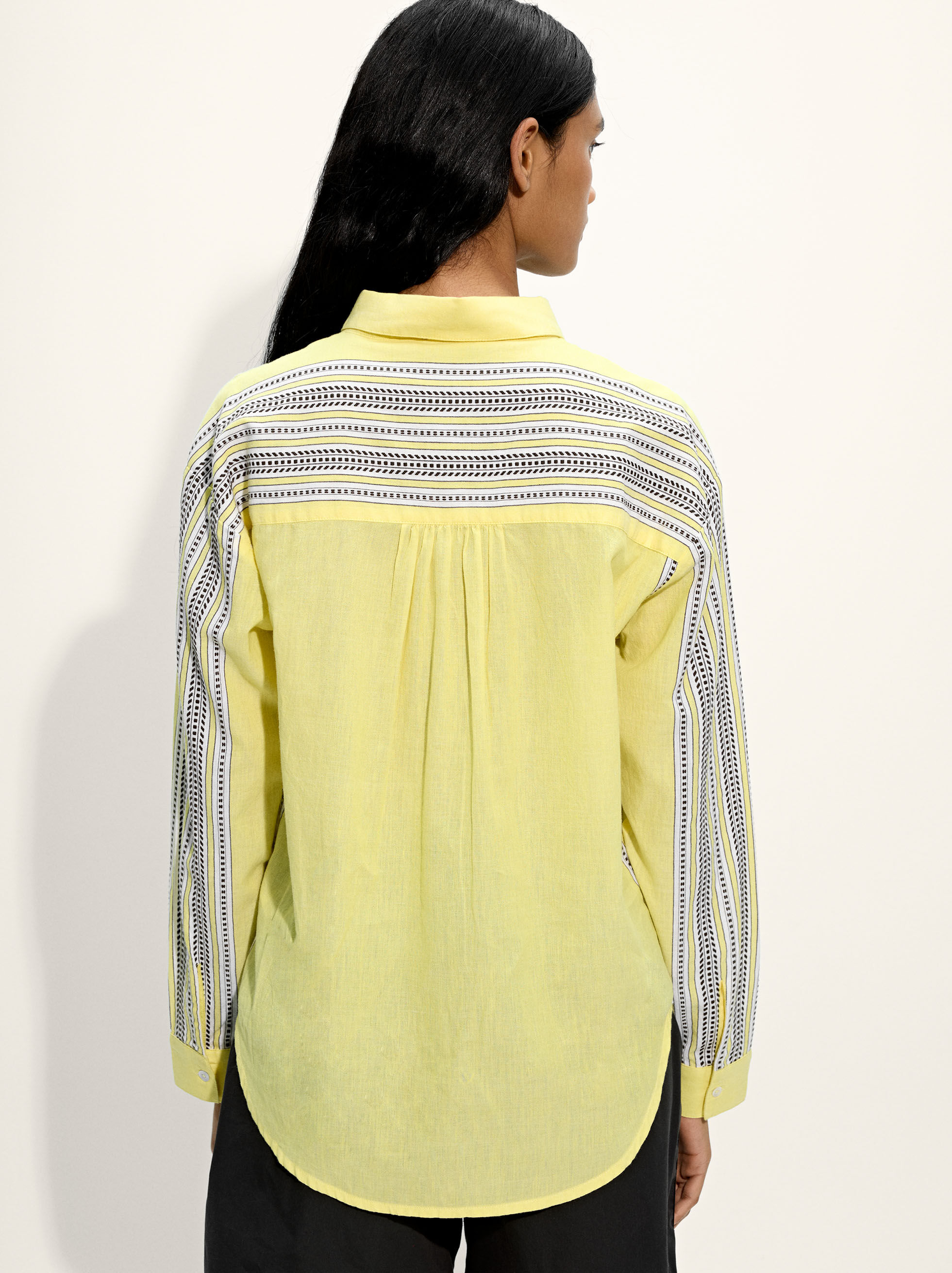 Camicia 100% cotone con dettaglio a righe