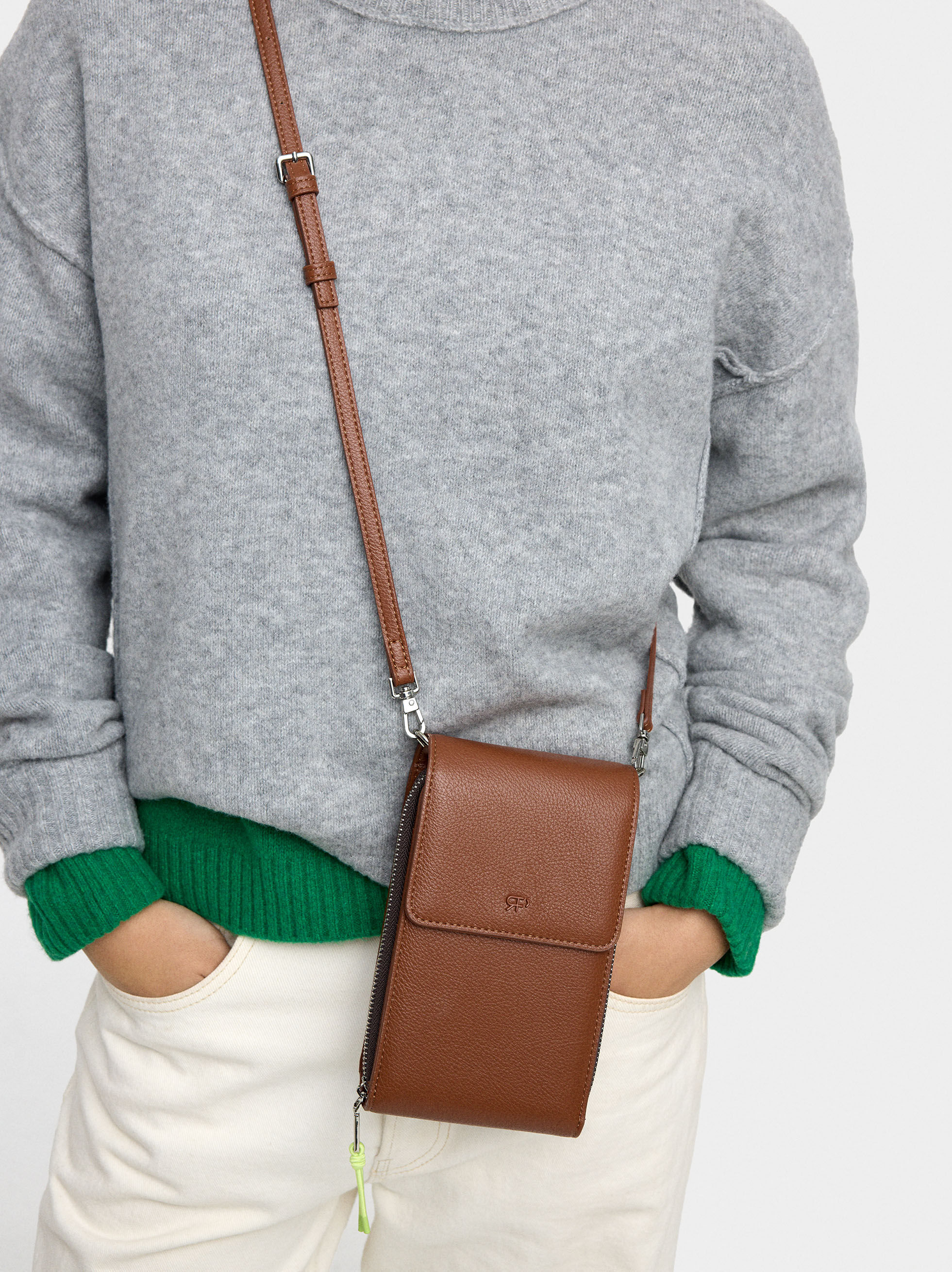 Borsa per telefono con texture e cerniera a soffietto