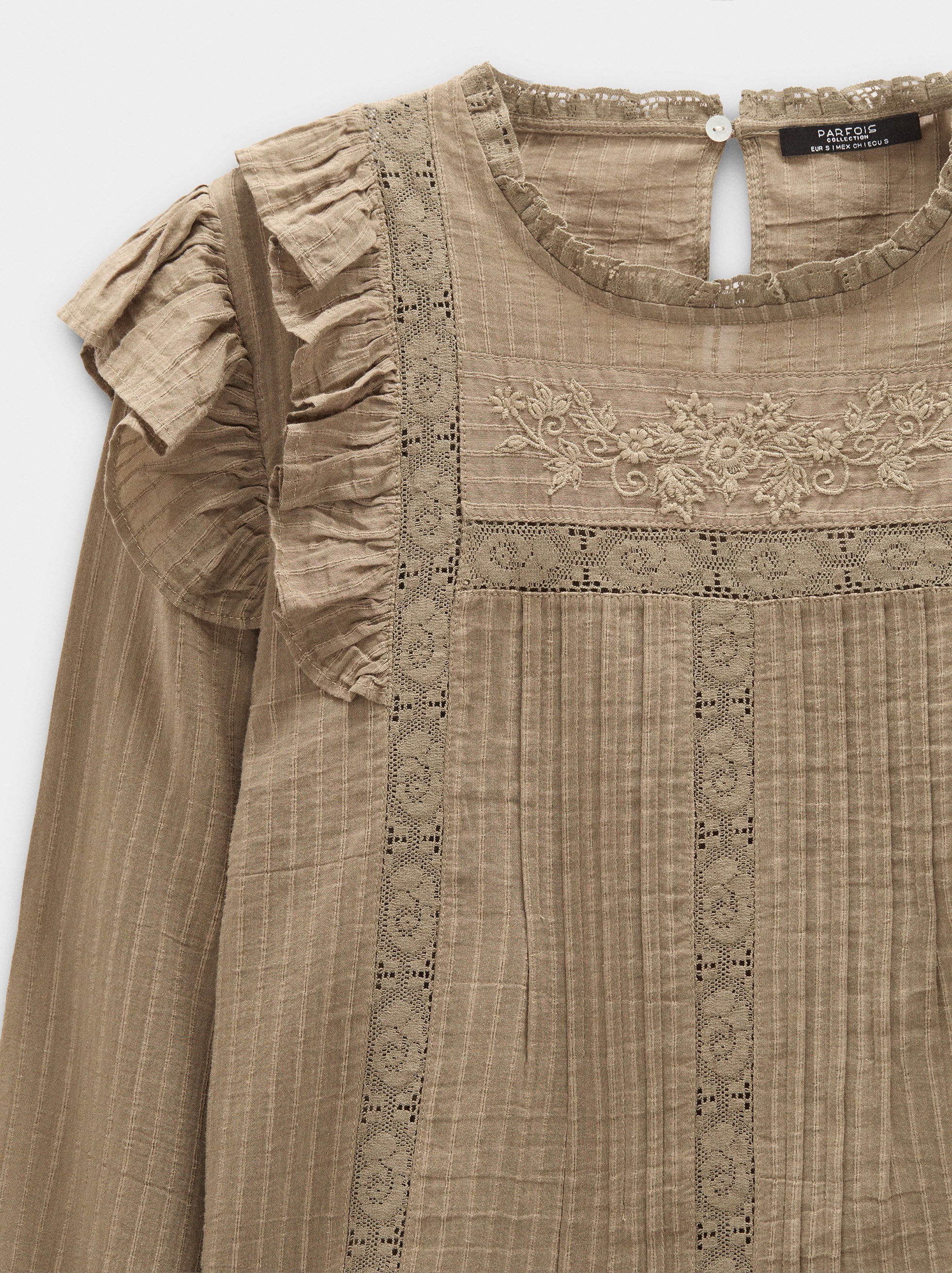 Blusa con ricami e volant