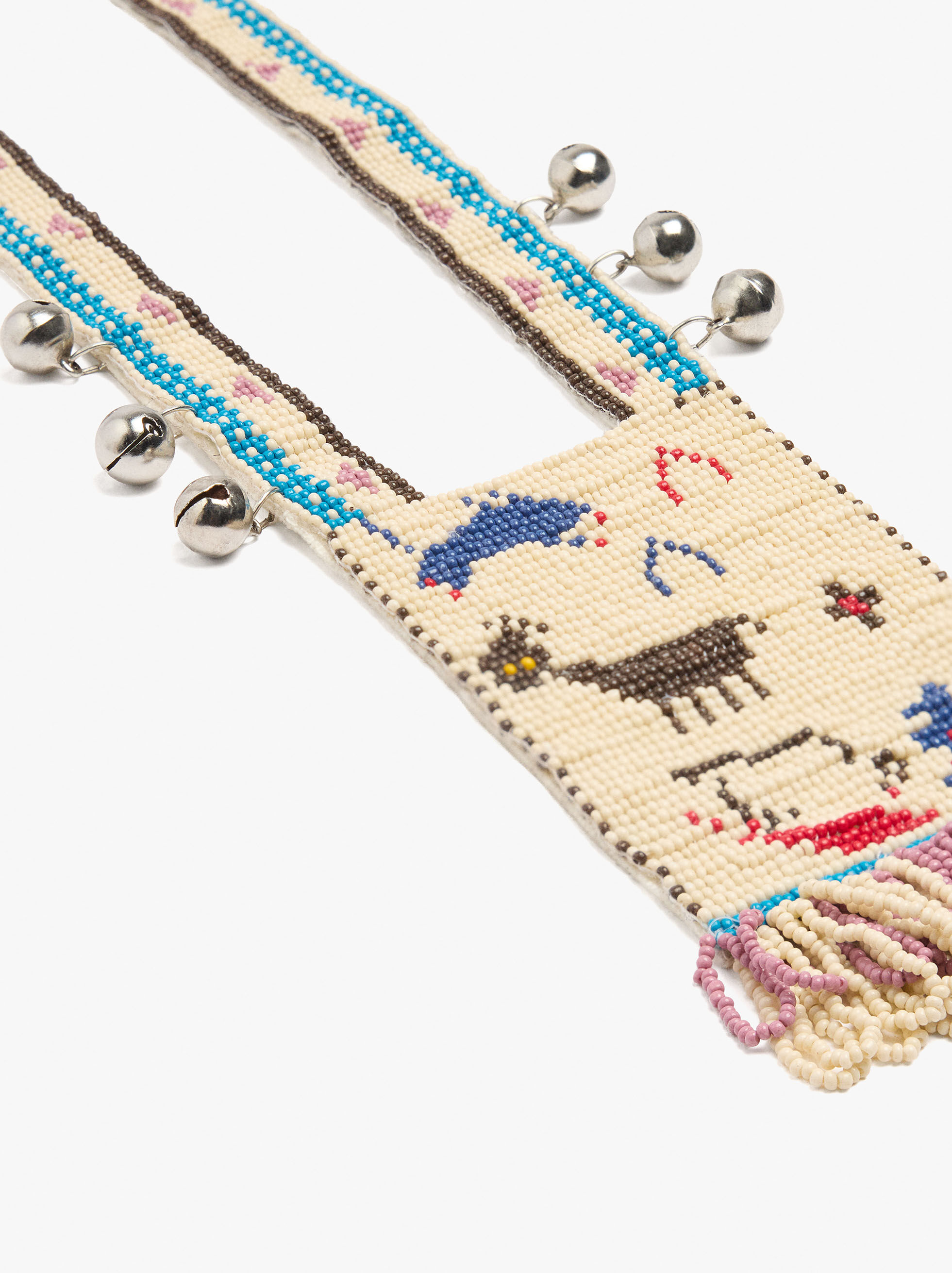 Collana lunga con perline e sonagli