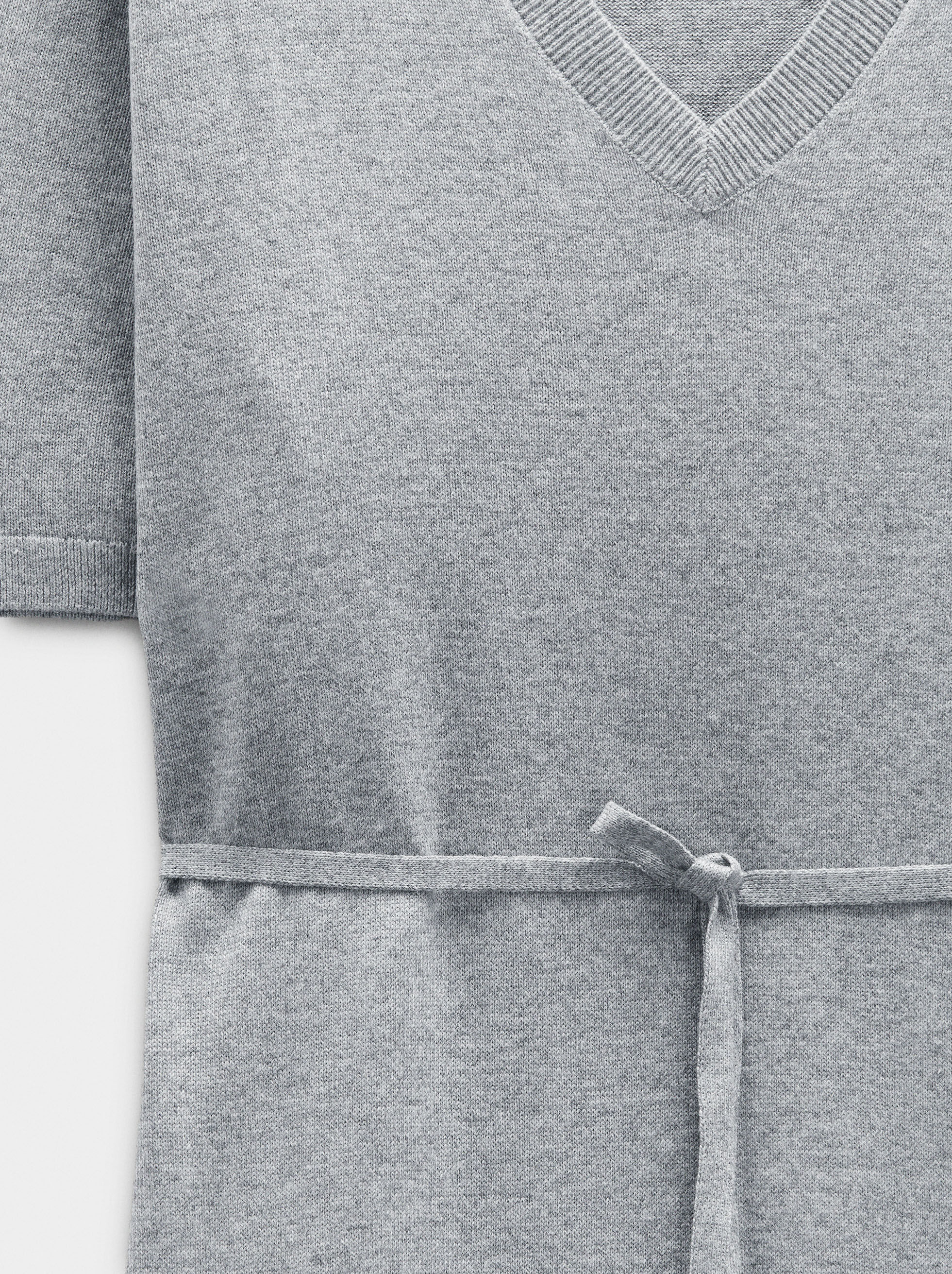 Abito midi in maglia con cintura