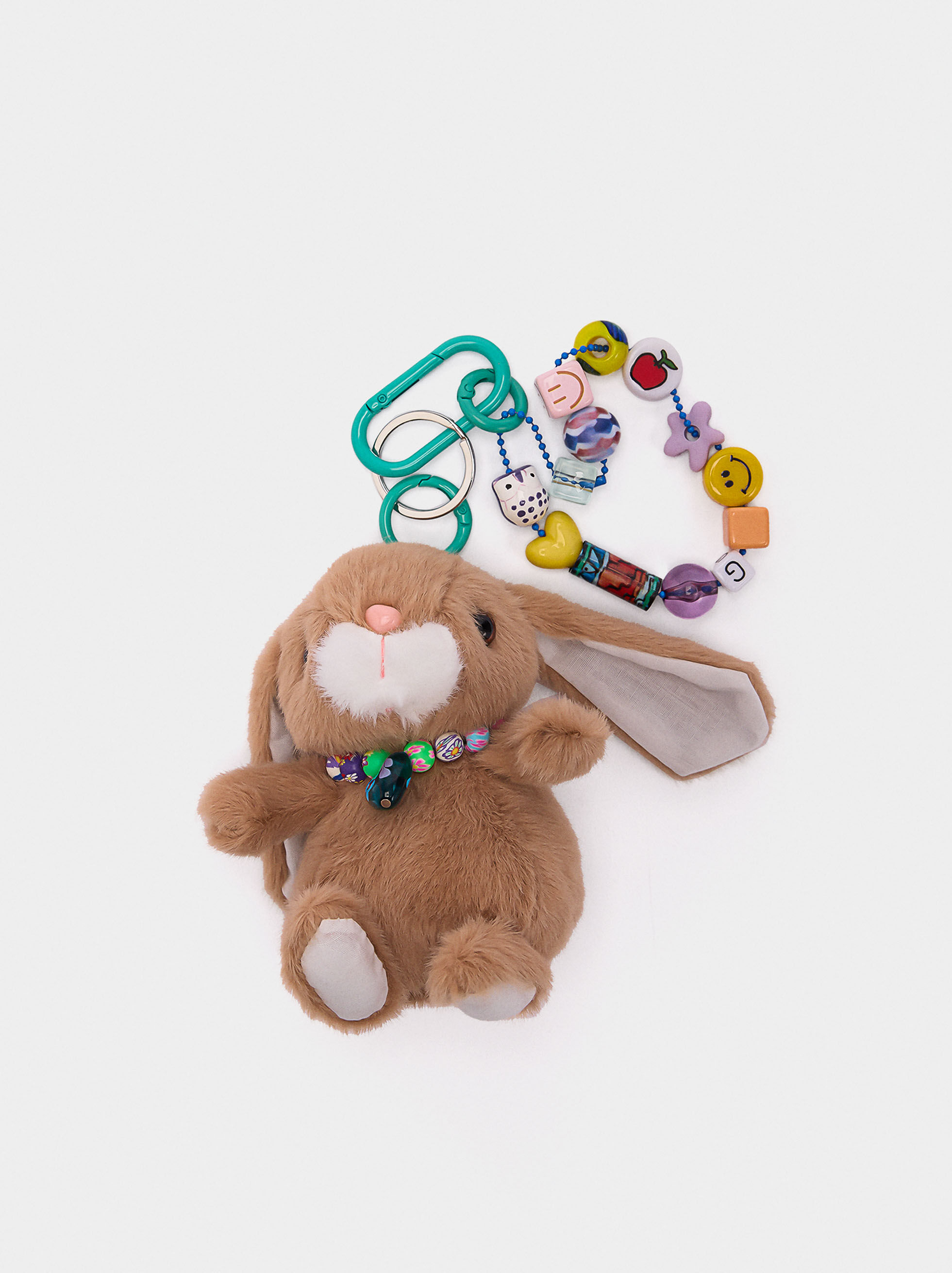 Portachiavi charm con coniglio e perline multicolor