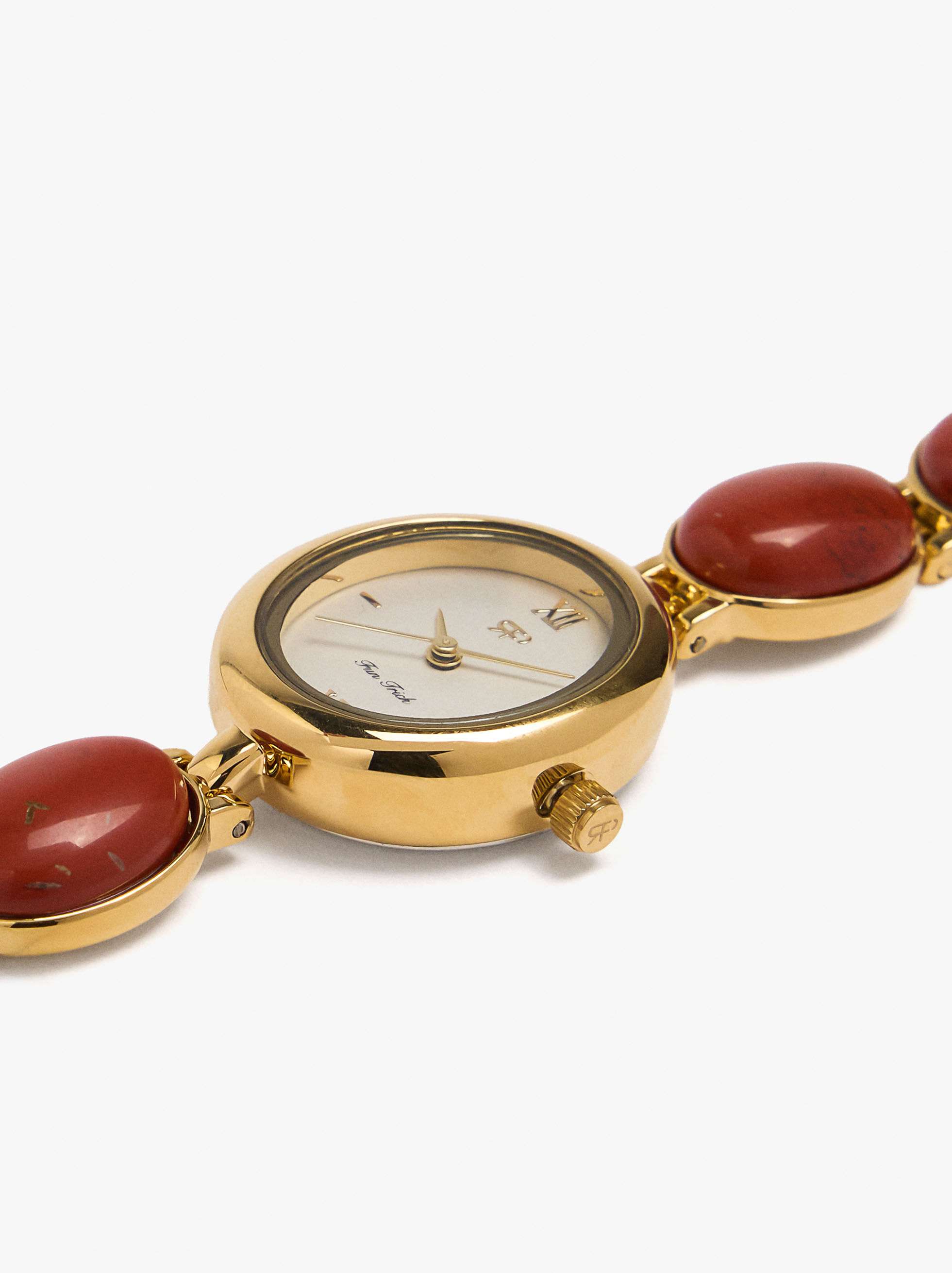 Orologio ovale con cinturino in pietre