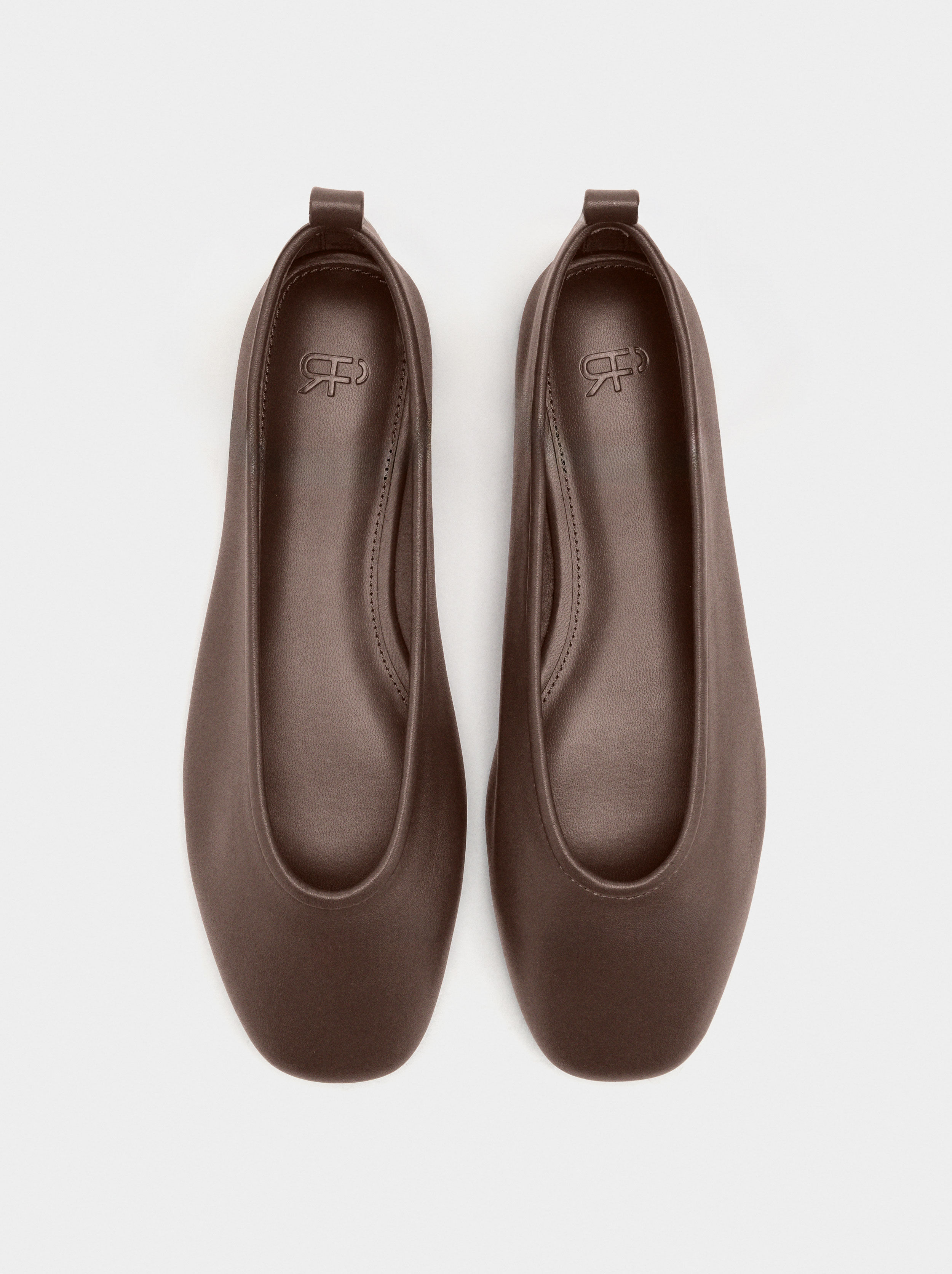 Sneakers in pelle con cinturino e fibbia