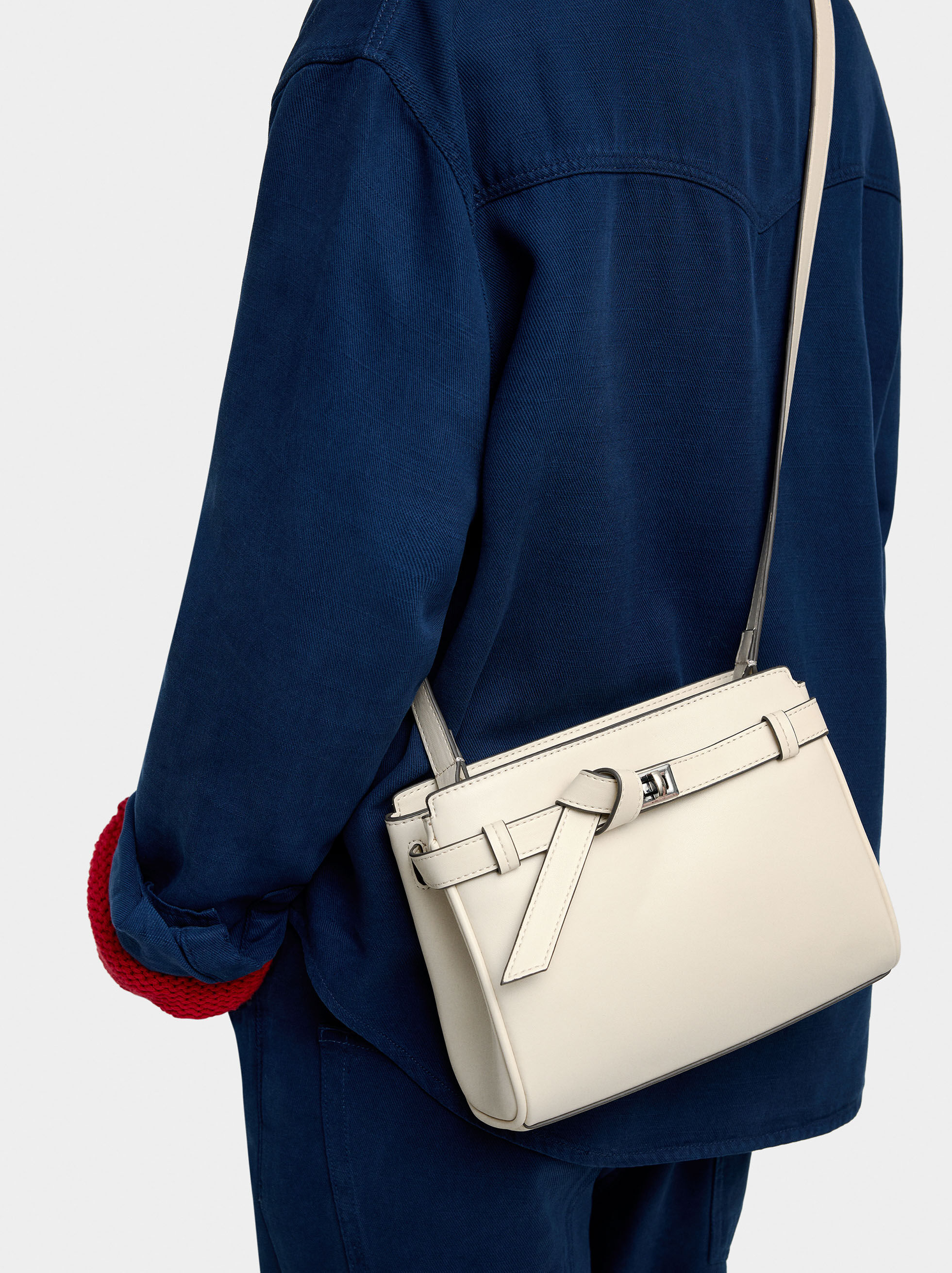 Borsa a tracolla con cinturino decorativo