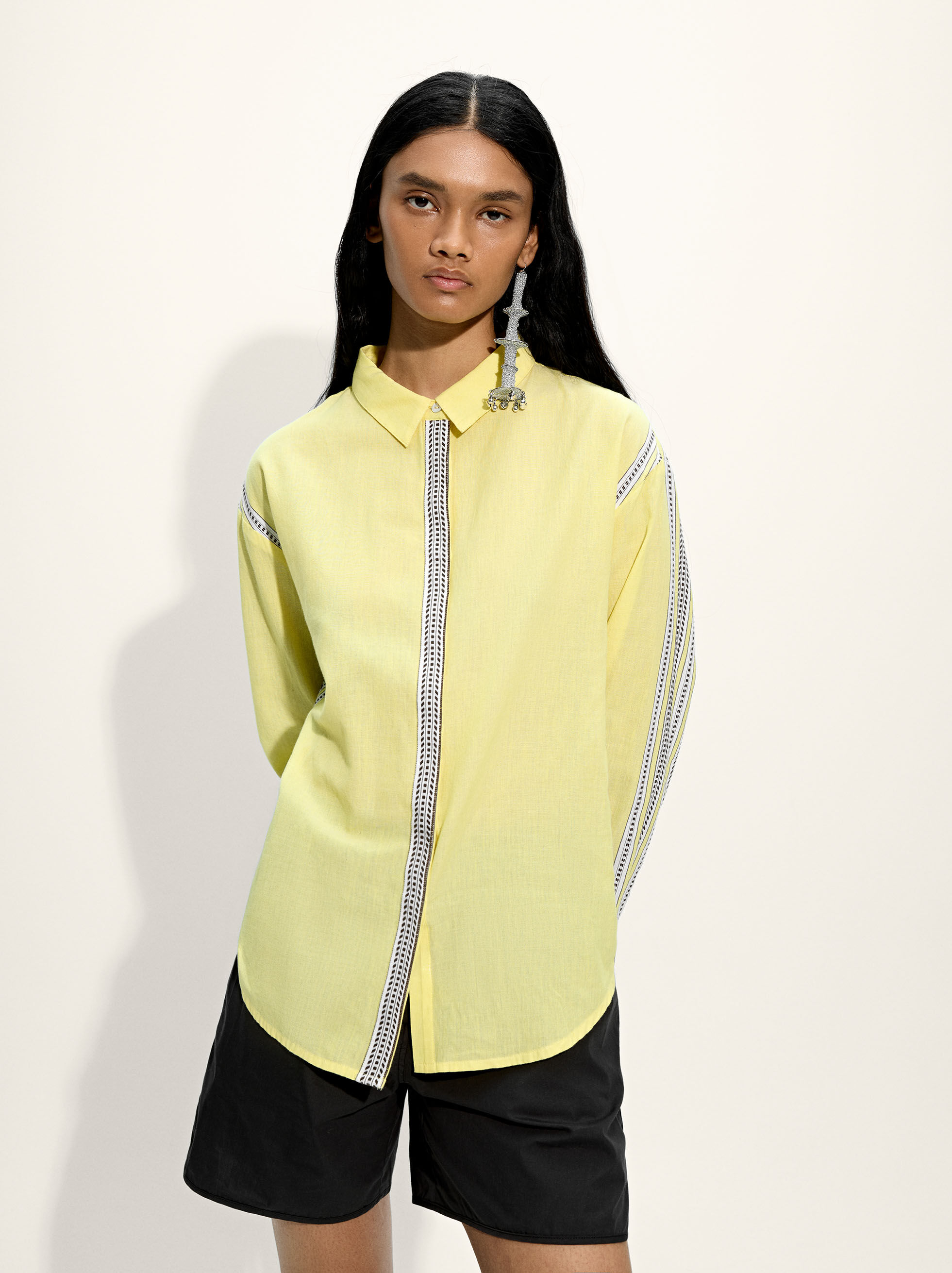 Camicia 100% cotone con dettaglio a righe